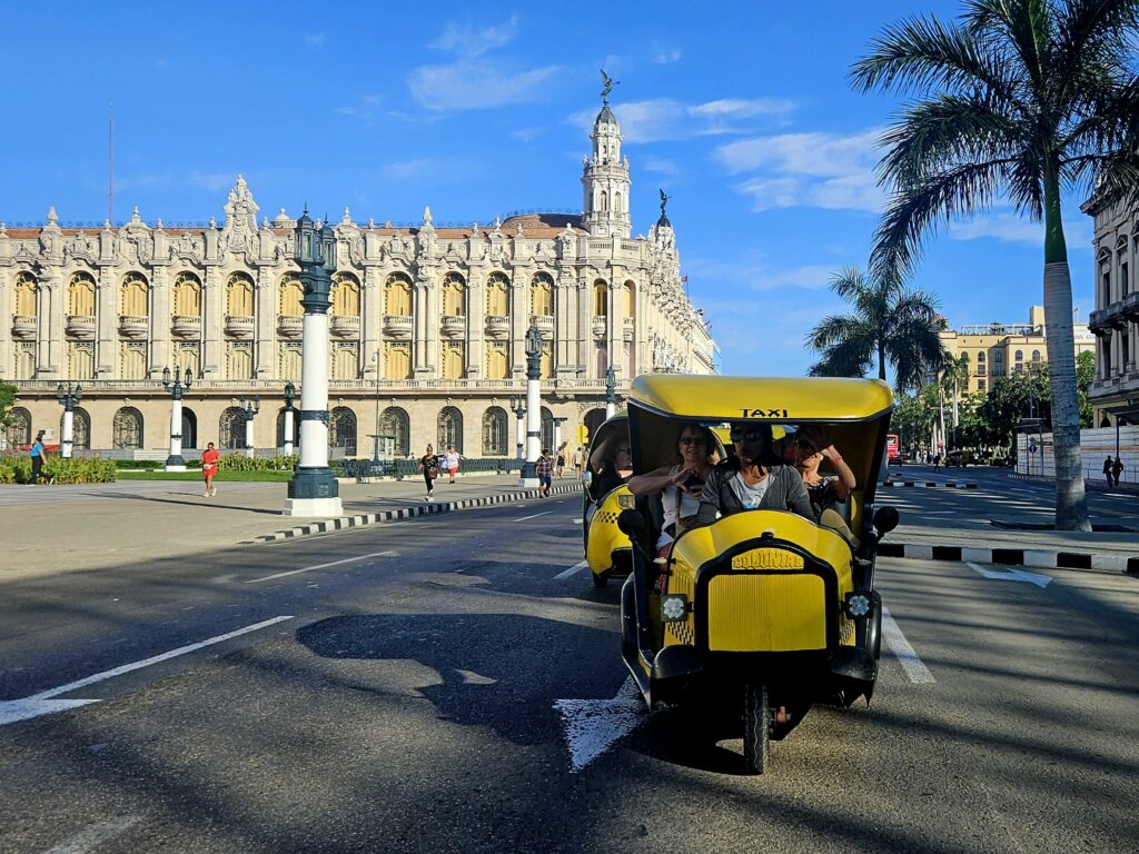 kuba-zwiedzanie-hawany-coco-taxi