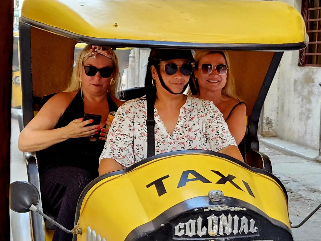 kuba-zwiedzanie-hawany-coco-taxi