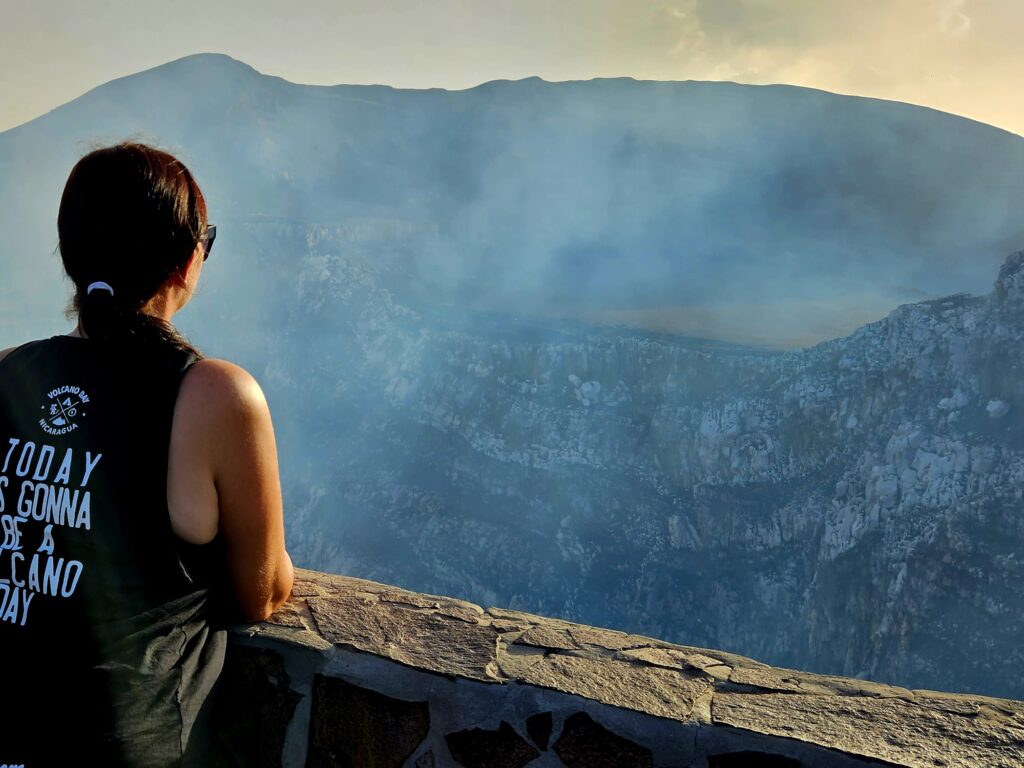 Widok na krater wulkanu Masaya.