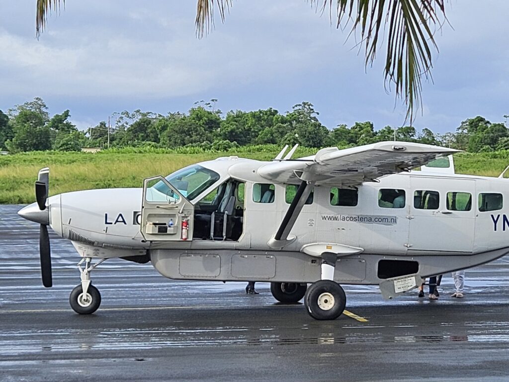 Przelot awionetką na wyspę Big Corn.
