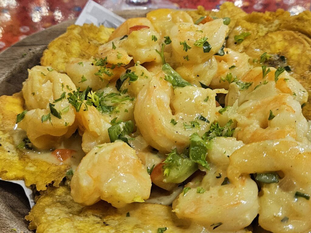 Typowa kuchnia Panamy - krewetki w sosie kokosowym w restauracji Sabroso w Panama City.