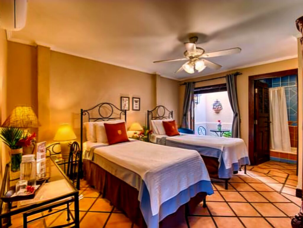 Hotel Los Robles Charming Colonial w Managui.