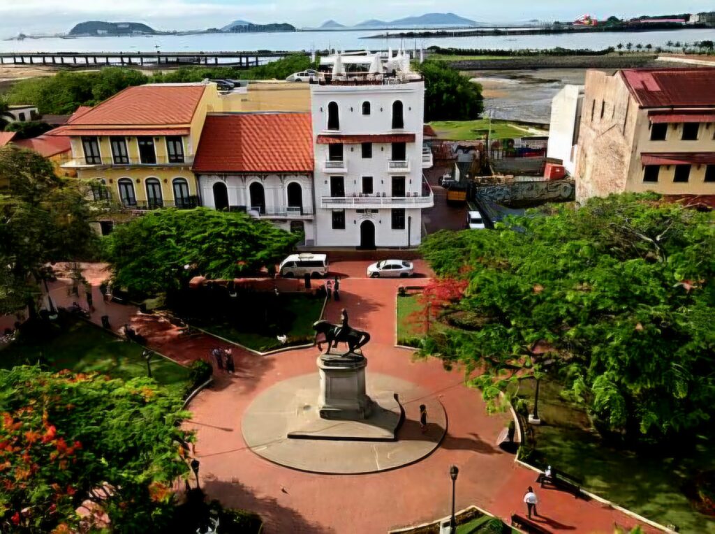 Panoramiczny widok na Casco Viejo w Panama City.