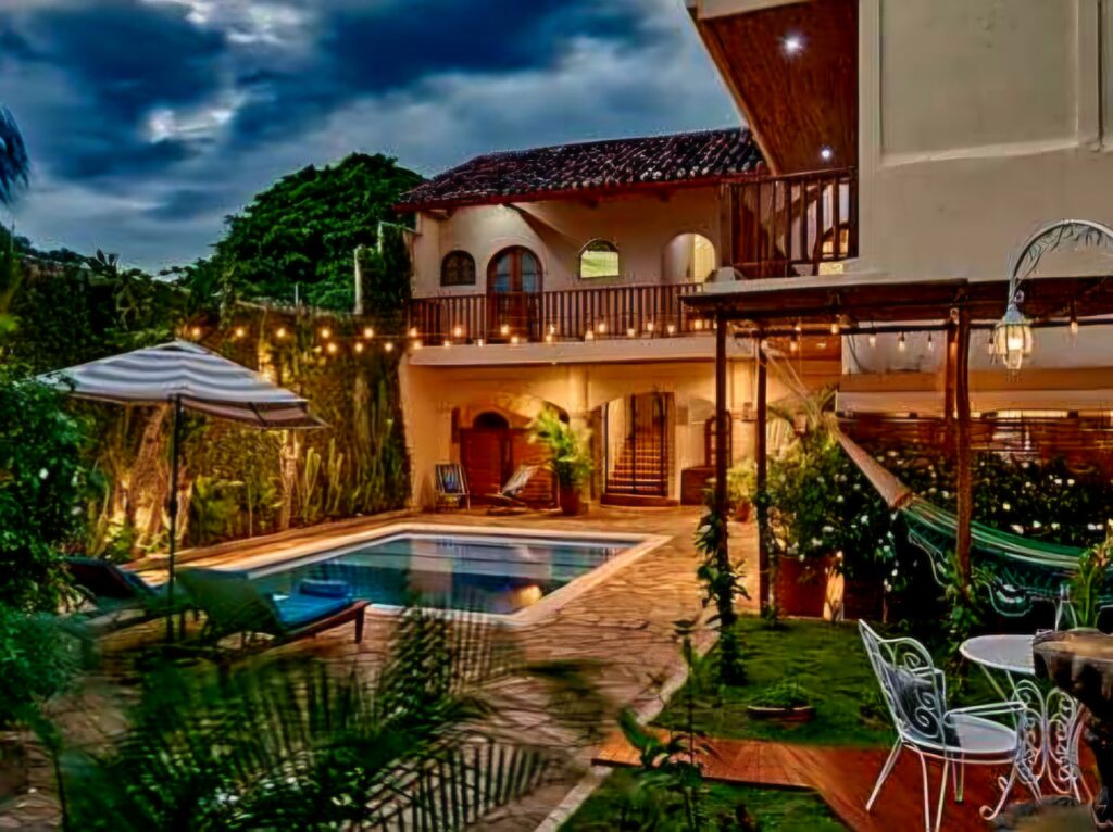 Zdjęcie hotelu Secret Garden w Granadzie.