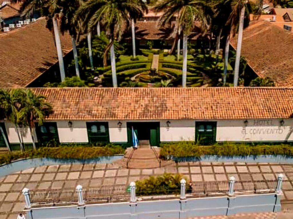 Widok z góry na hotel El Convento w León.