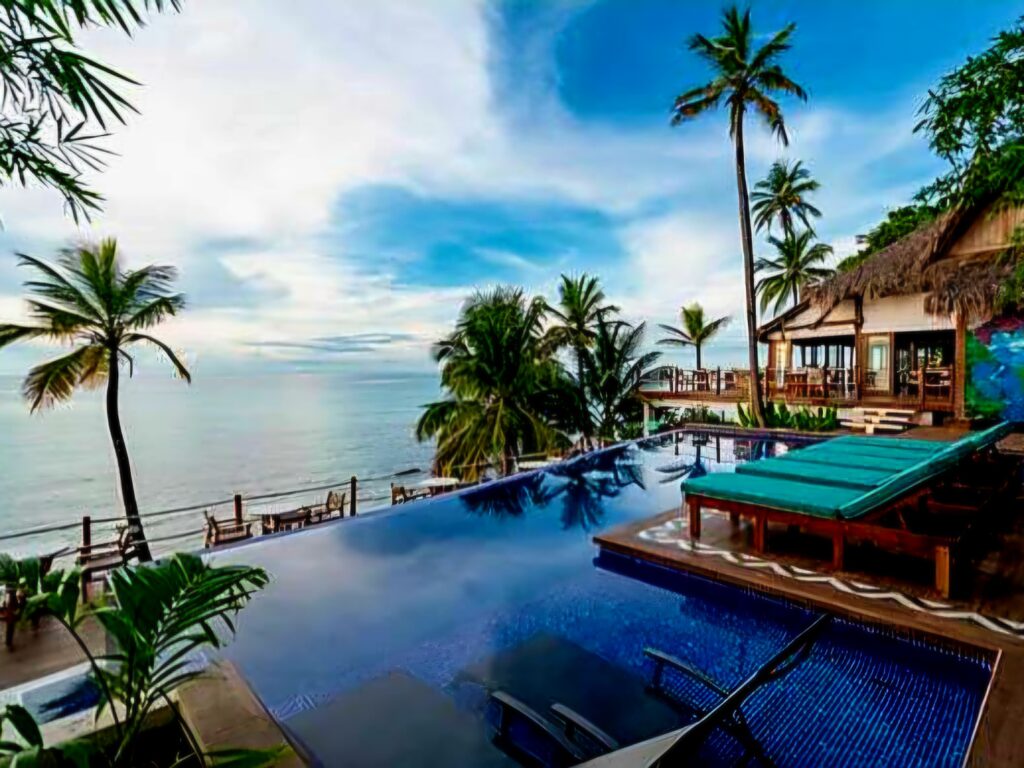 Basen hotelu Yemaya Reefs na wyspie Little Corn.